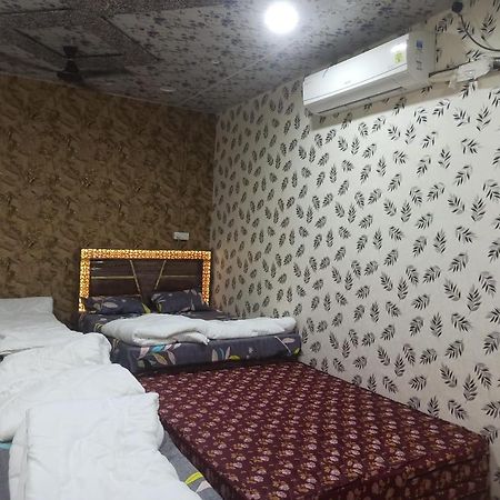 Hotel Shree Kashi Govardhan Dham à Ujjain Extérieur photo