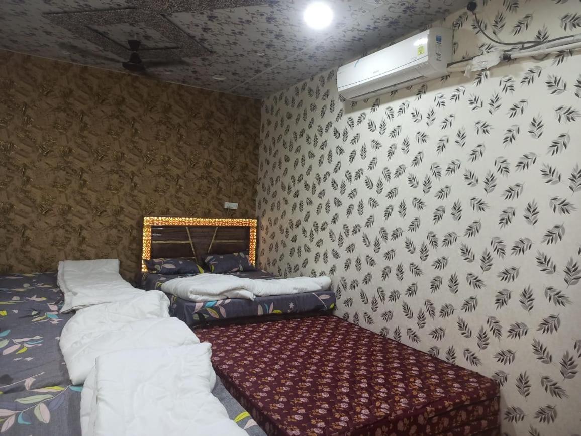 Hotel Shree Kashi Govardhan Dham à Ujjain Extérieur photo