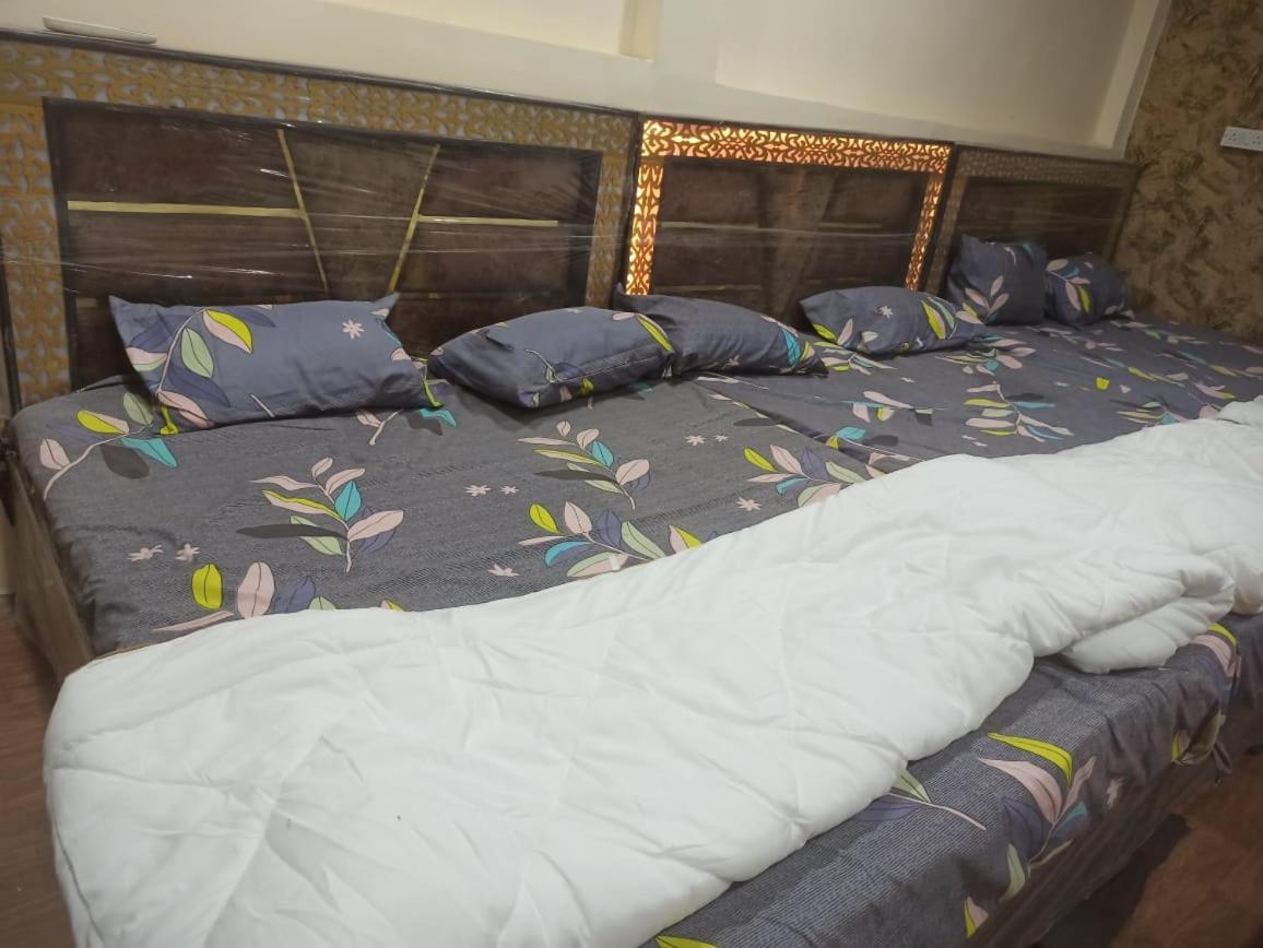 Hotel Shree Kashi Govardhan Dham à Ujjain Extérieur photo